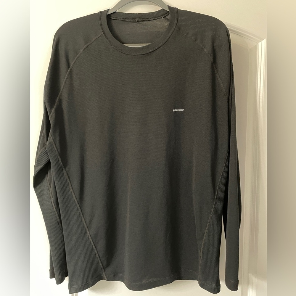 Patagonia Men’s black, size XL lightweight wicking long sleeved top. Like new.